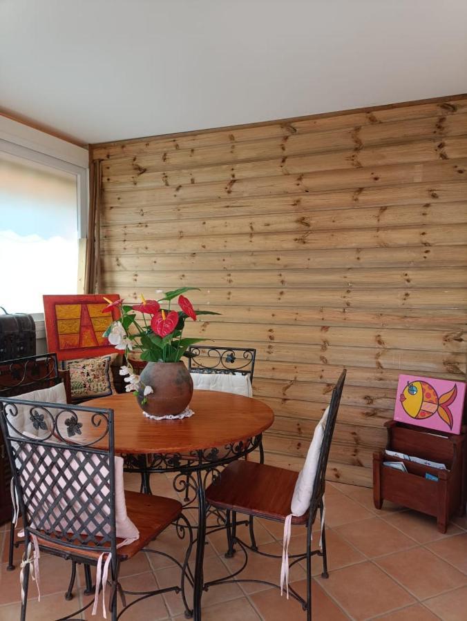Grand Studio En Bas De Villa Avec Vue Sur Mer Au Carbet Le Carbet Exterior photo